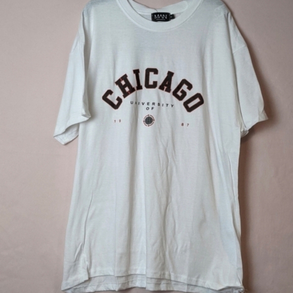 Boohoo Man University of Chicago Short Sleeve Crew Neck Tee in White size Medium - Picture 1 of 6